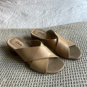 Clarks Women's Tan Slide Sandals